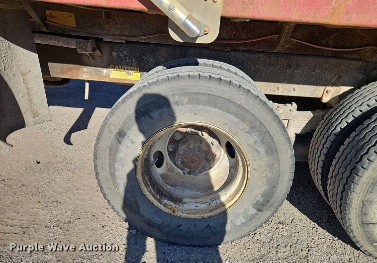 image for item EI8669 1991 Ford L8000 dump truck