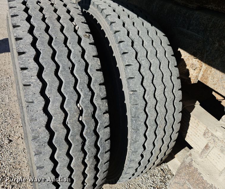 image for item EI8669 1991 Ford L8000 dump truck