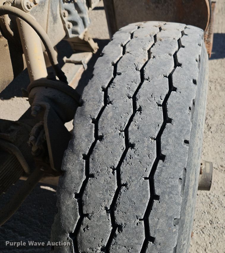 image for item EI8669 1991 Ford L8000 dump truck