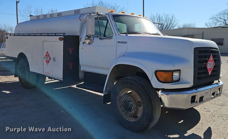 image for item EI8670 1998 Ford F700 fuel truck