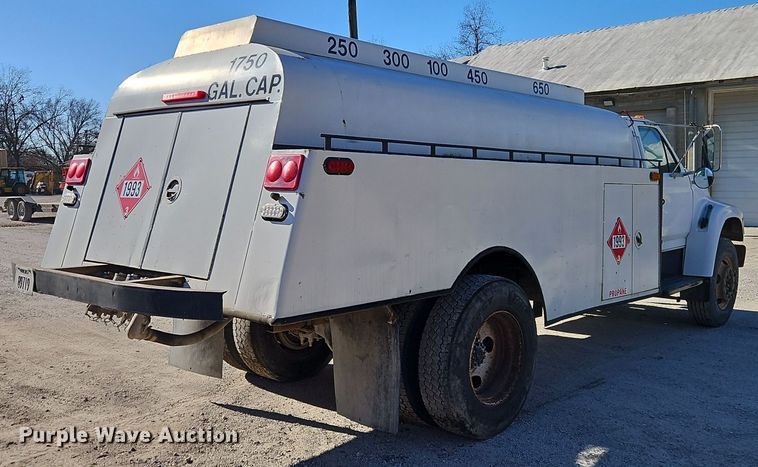 image for item EI8670 1998 Ford F700 fuel truck