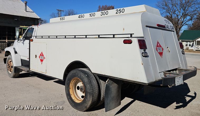 image for item EI8670 1998 Ford F700 fuel truck