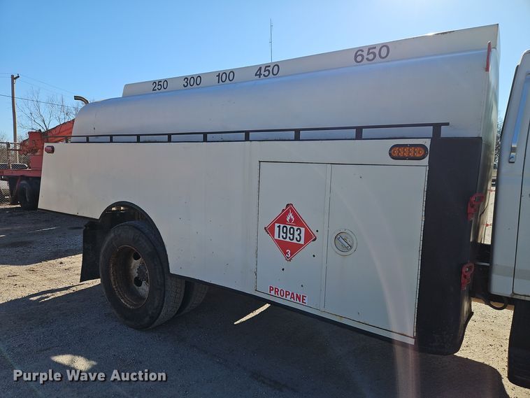 image for item EI8670 1998 Ford F700 fuel truck