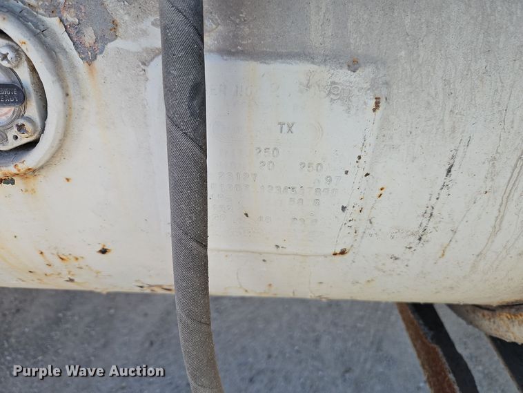 image for item EI8670 1998 Ford F700 fuel truck