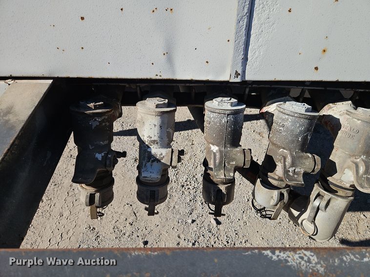 image for item EI8670 1998 Ford F700 fuel truck