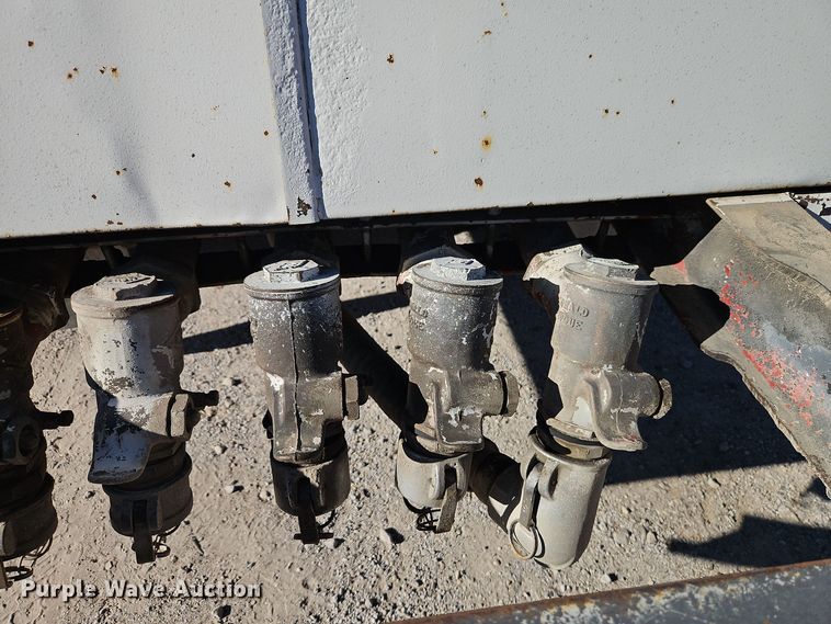 image for item EI8670 1998 Ford F700 fuel truck