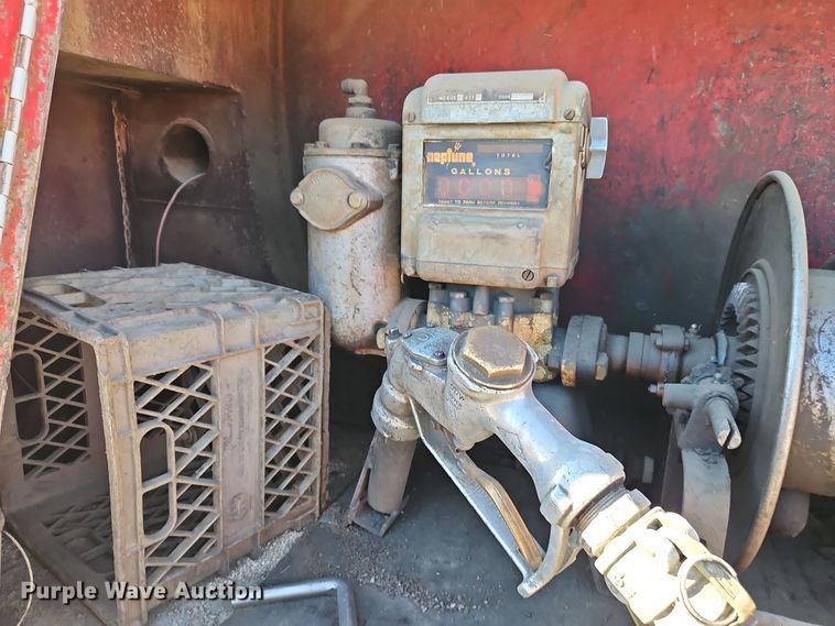 image for item EI8670 1998 Ford F700 fuel truck