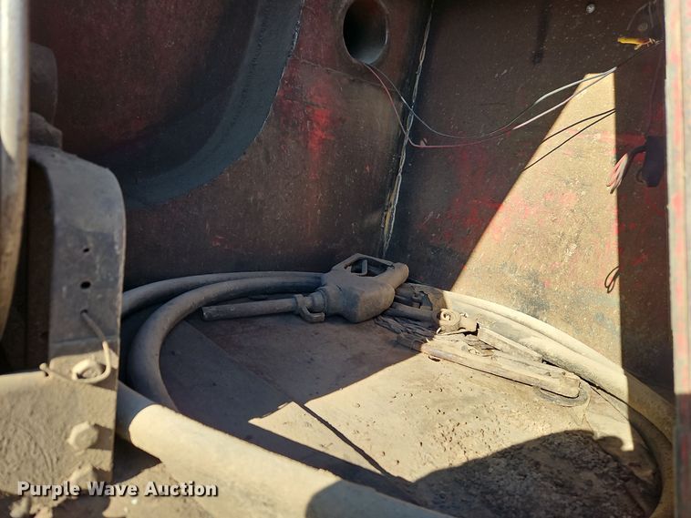 image for item EI8670 1998 Ford F700 fuel truck