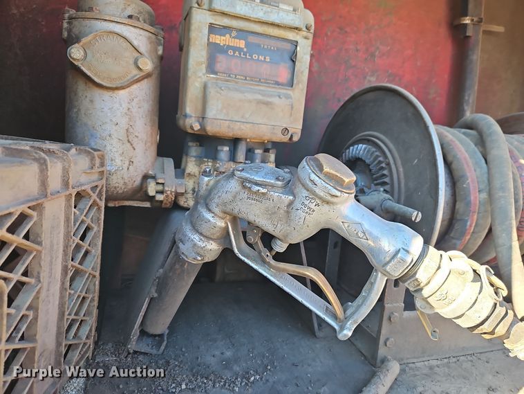 image for item EI8670 1998 Ford F700 fuel truck