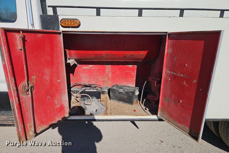 image for item EI8670 1998 Ford F700 fuel truck