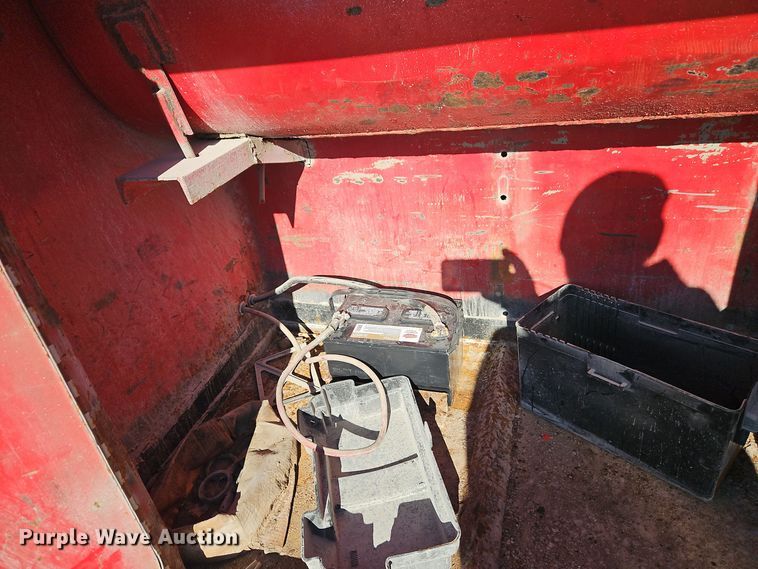 image for item EI8670 1998 Ford F700 fuel truck