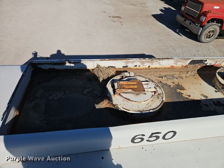 image for item EI8670 1998 Ford F700 fuel truck