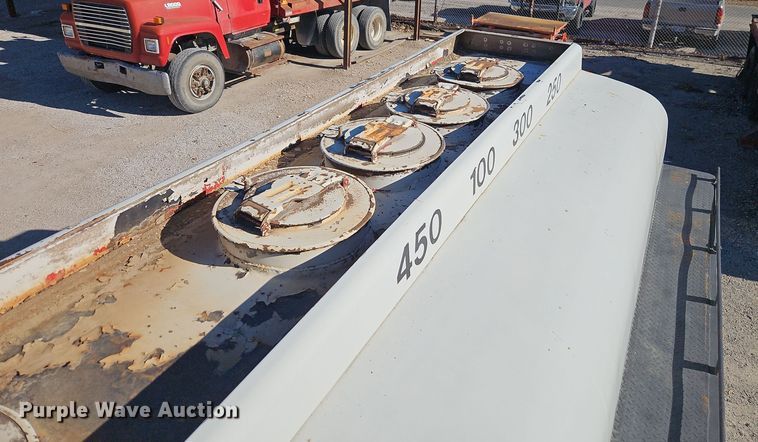 image for item EI8670 1998 Ford F700 fuel truck