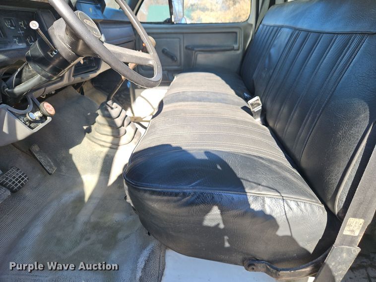 image for item EI8670 1998 Ford F700 fuel truck