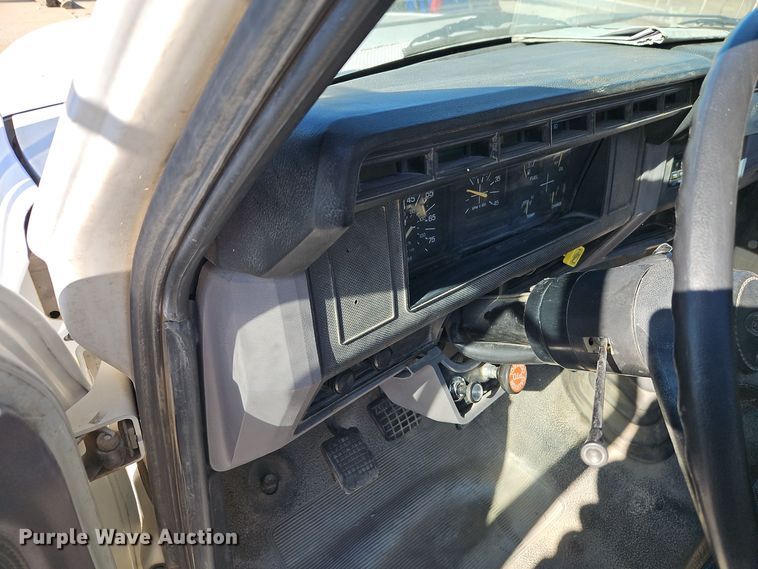 image for item EI8670 1998 Ford F700 fuel truck