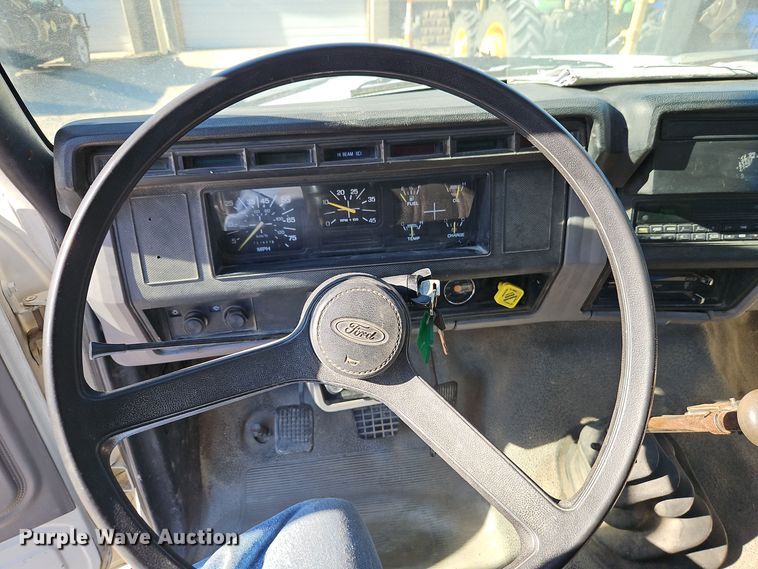 image for item EI8670 1998 Ford F700 fuel truck