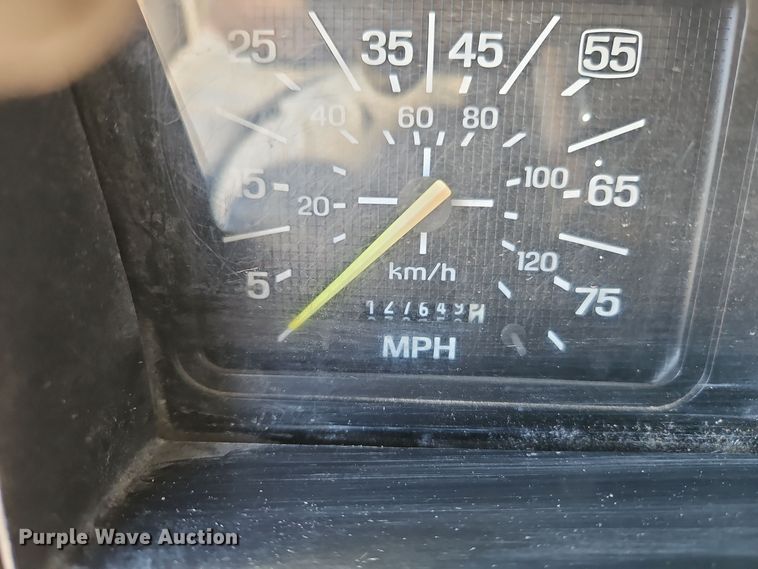 image for item EI8670 1998 Ford F700 fuel truck