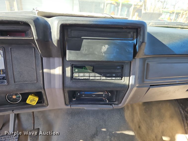 image for item EI8670 1998 Ford F700 fuel truck