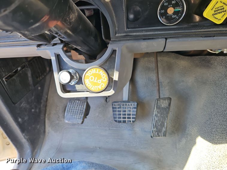 image for item EI8670 1998 Ford F700 fuel truck