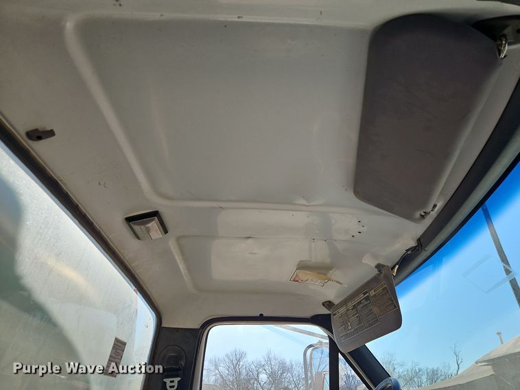 image for item EI8670 1998 Ford F700 fuel truck
