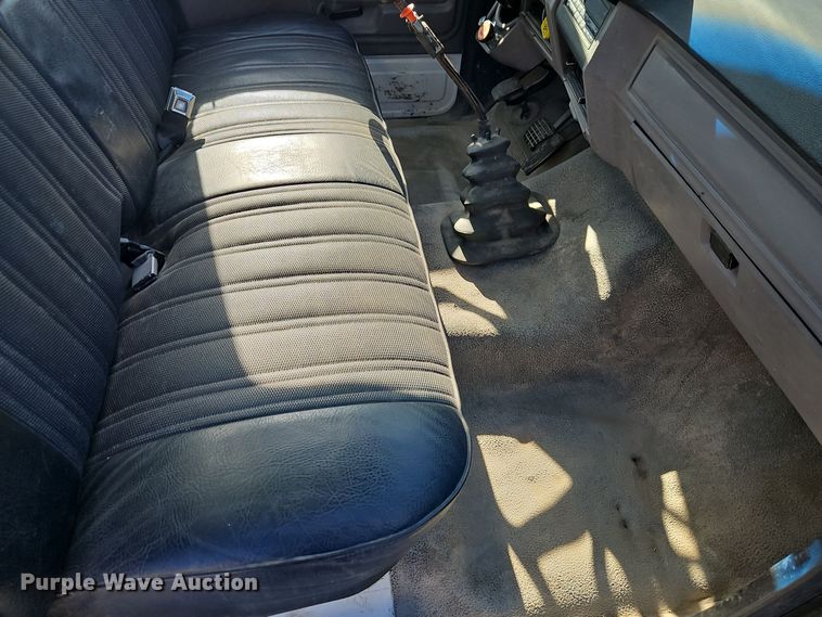 image for item EI8670 1998 Ford F700 fuel truck