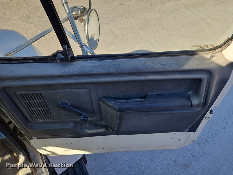 image for item EI8670 1998 Ford F700 fuel truck