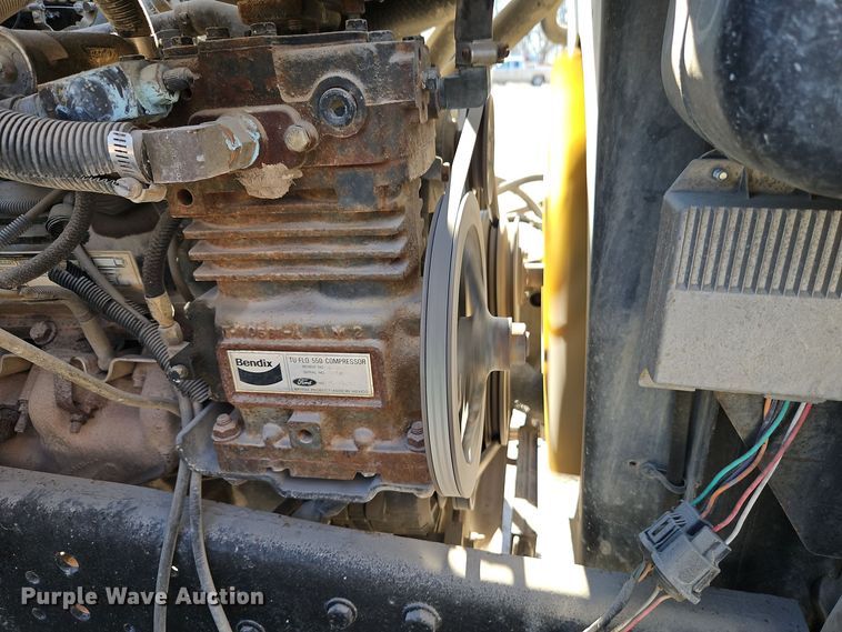 image for item EI8670 1998 Ford F700 fuel truck