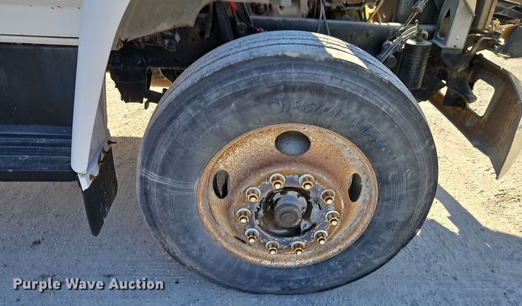 image for item EI8670 1998 Ford F700 fuel truck