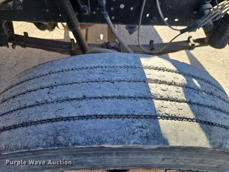 image for item EI8670 1998 Ford F700 fuel truck