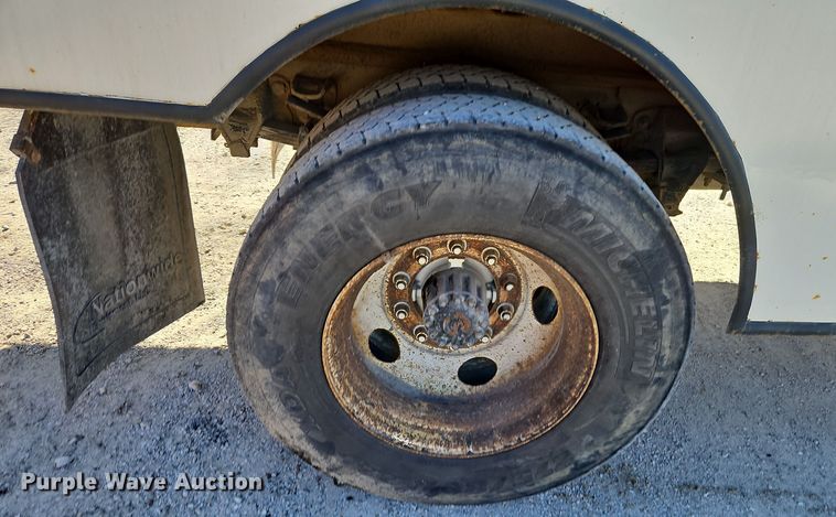 image for item EI8670 1998 Ford F700 fuel truck