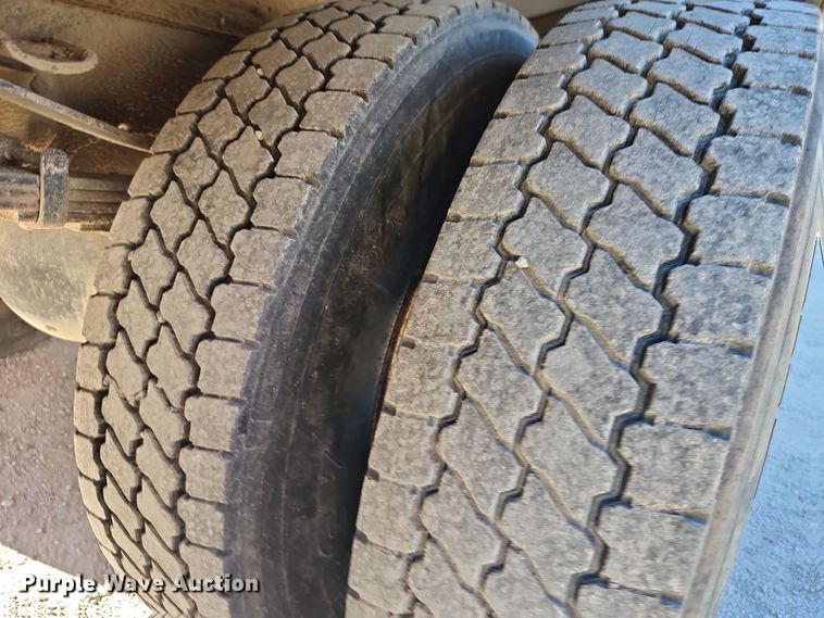 image for item EI8670 1998 Ford F700 fuel truck