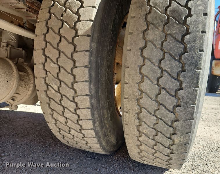 image for item EI8670 1998 Ford F700 fuel truck