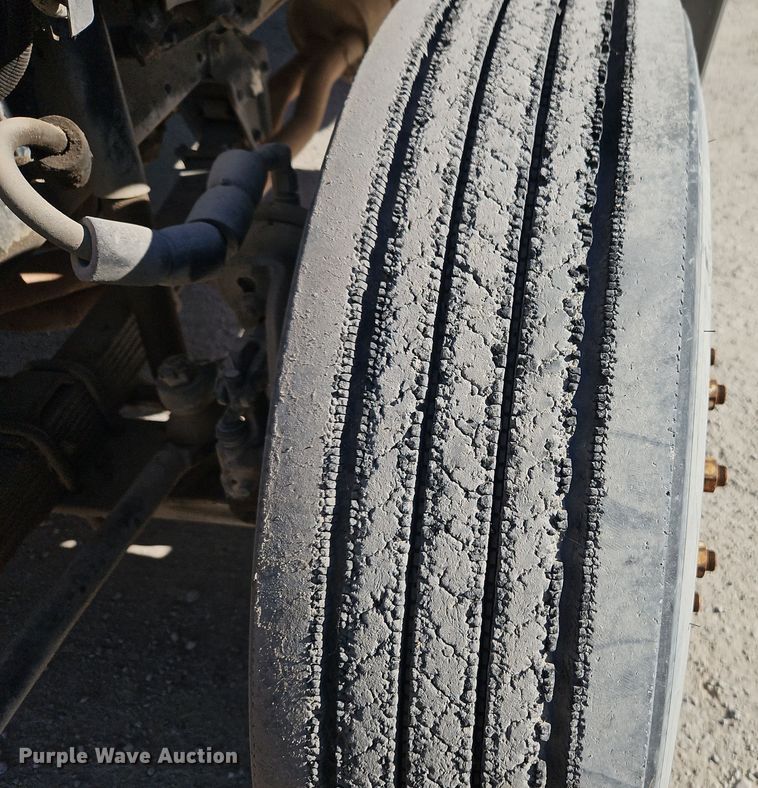 image for item EI8670 1998 Ford F700 fuel truck