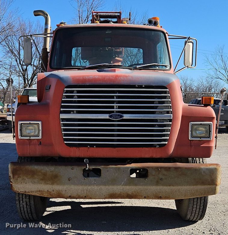 image for item EI8671 1989 Ford L8000 bucket truck