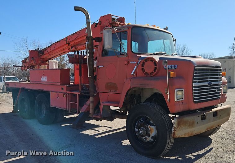 image for item EI8671 1989 Ford L8000 bucket truck