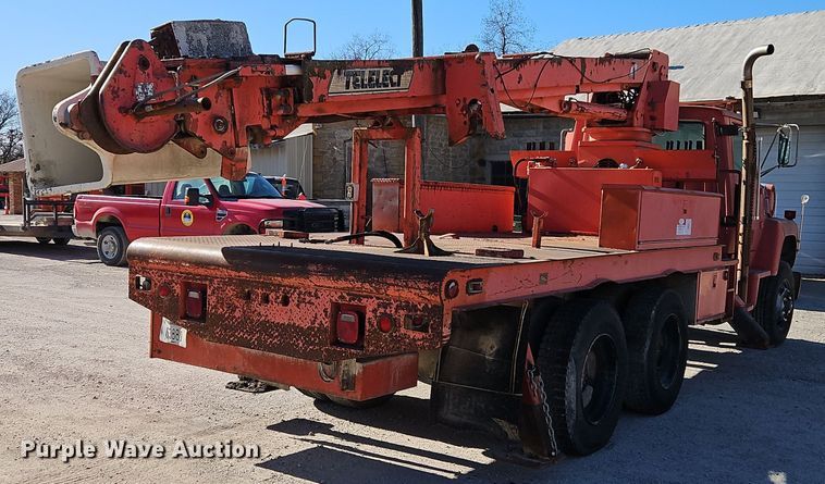 image for item EI8671 1989 Ford L8000 bucket truck