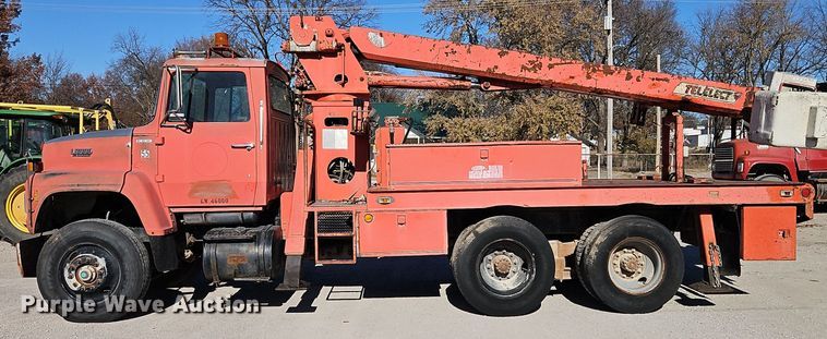 image for item EI8671 1989 Ford L8000 bucket truck