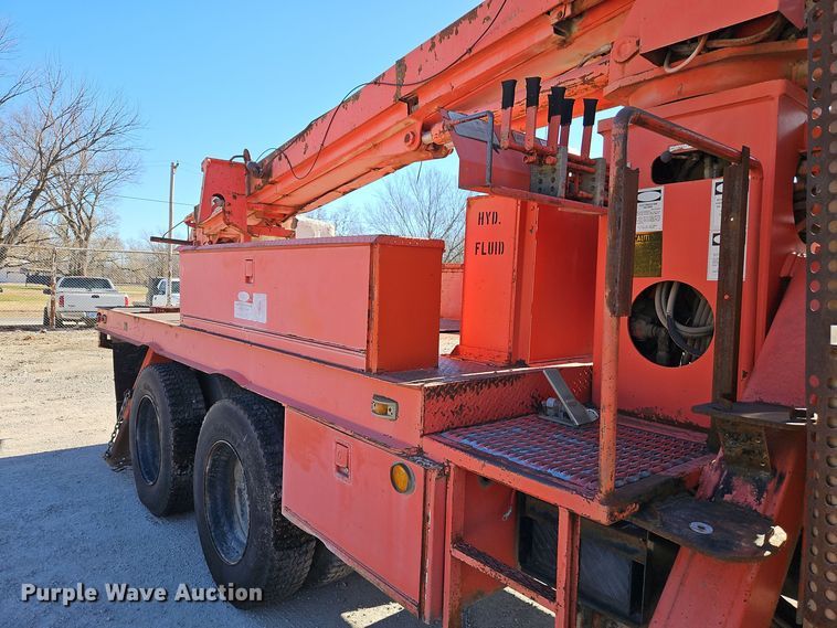 image for item EI8671 1989 Ford L8000 bucket truck