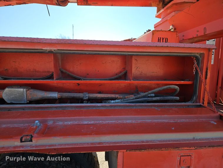 image for item EI8671 1989 Ford L8000 bucket truck