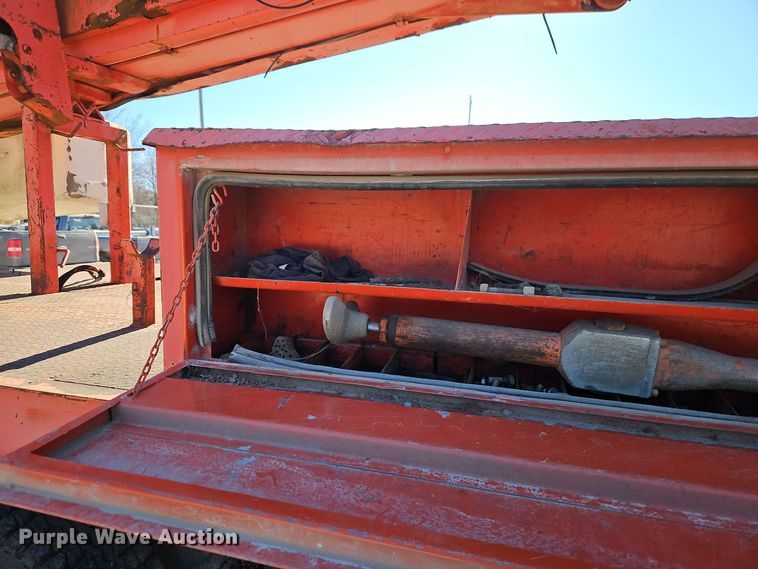 image for item EI8671 1989 Ford L8000 bucket truck