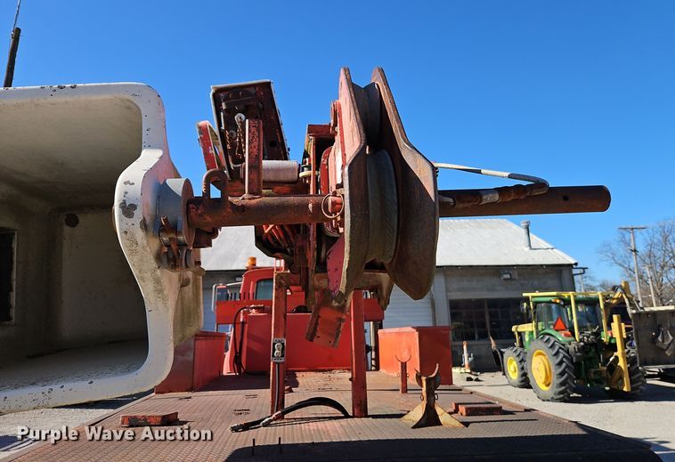 image for item EI8671 1989 Ford L8000 bucket truck