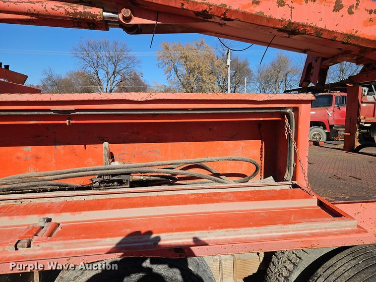 image for item EI8671 1989 Ford L8000 bucket truck