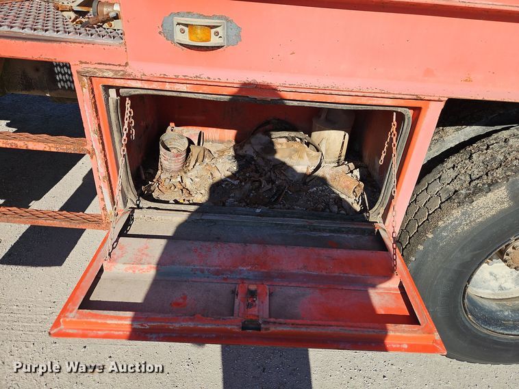 image for item EI8671 1989 Ford L8000 bucket truck