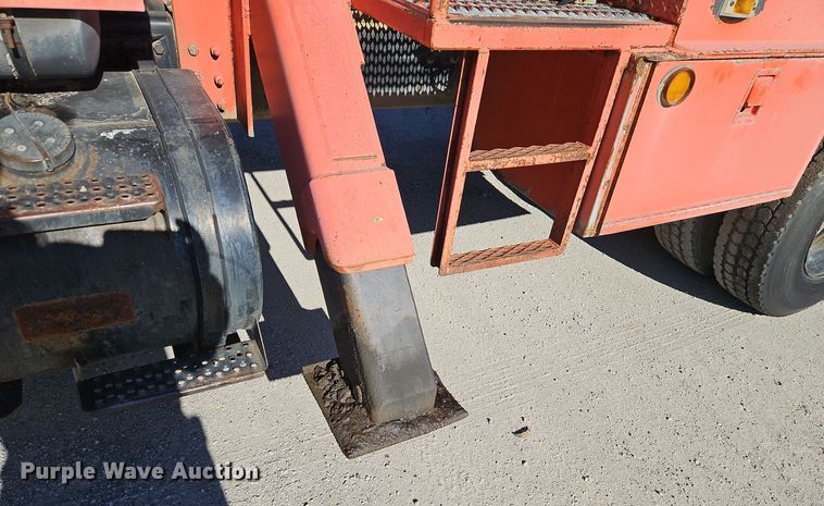 image for item EI8671 1989 Ford L8000 bucket truck