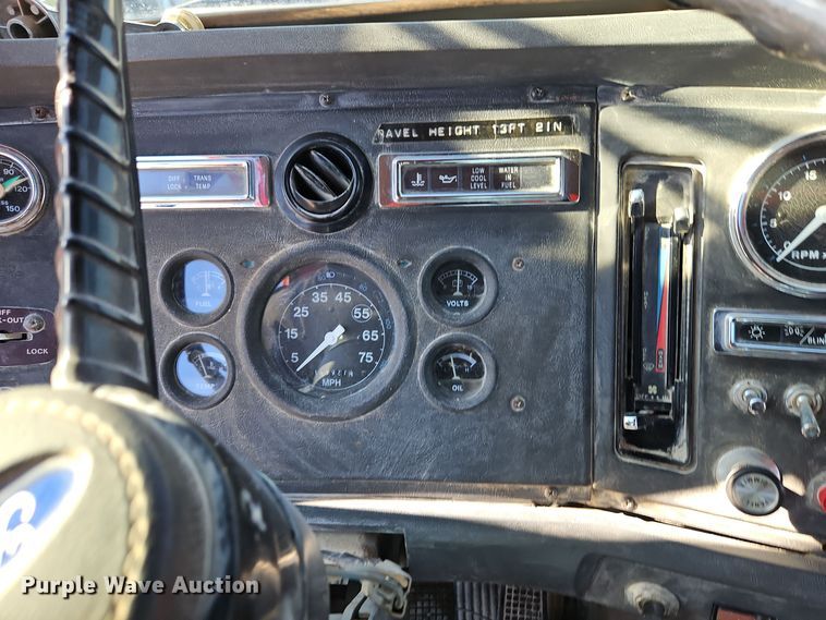 image for item EI8671 1989 Ford L8000 bucket truck