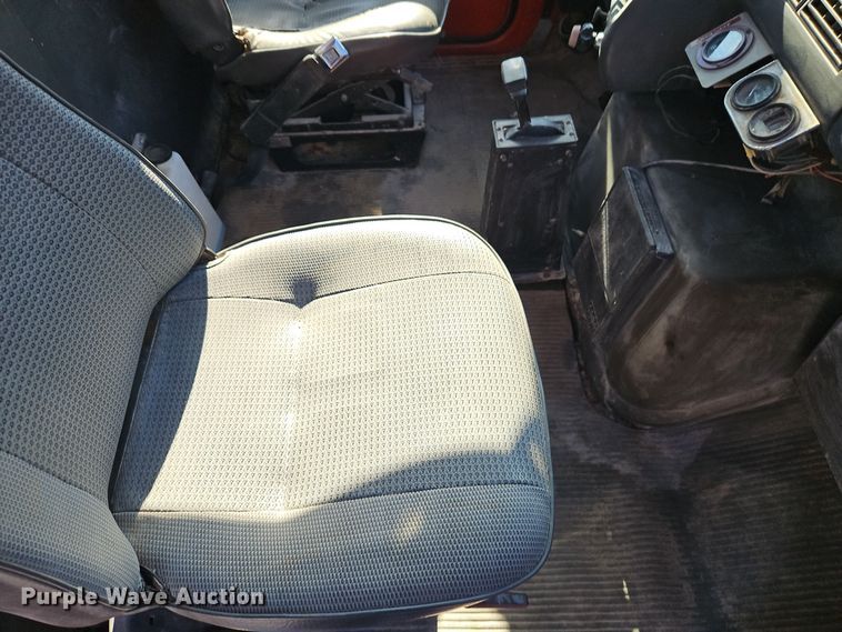 image for item EI8671 1989 Ford L8000 bucket truck