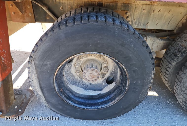 image for item EI8671 1989 Ford L8000 bucket truck