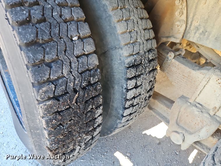 image for item EI8671 1989 Ford L8000 bucket truck