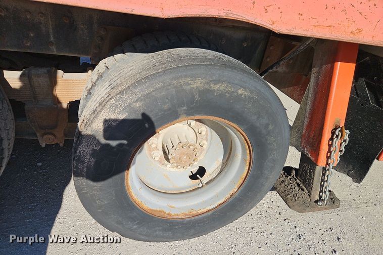 image for item EI8671 1989 Ford L8000 bucket truck