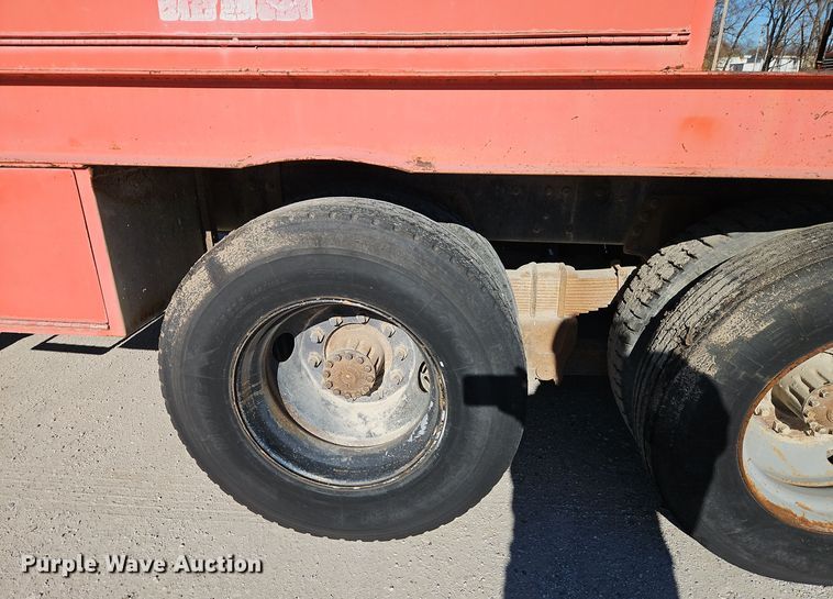 image for item EI8671 1989 Ford L8000 bucket truck